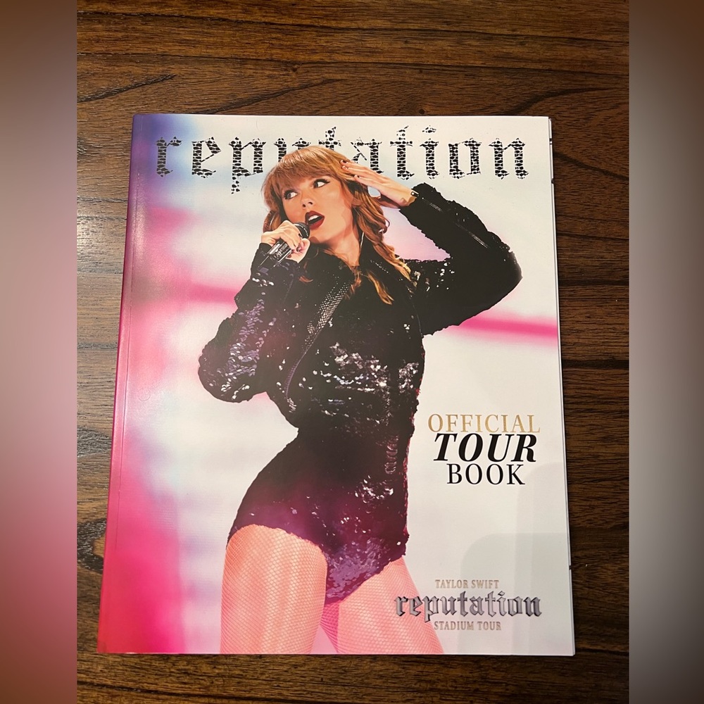 Taylor Swift Reputation Official Tour Book